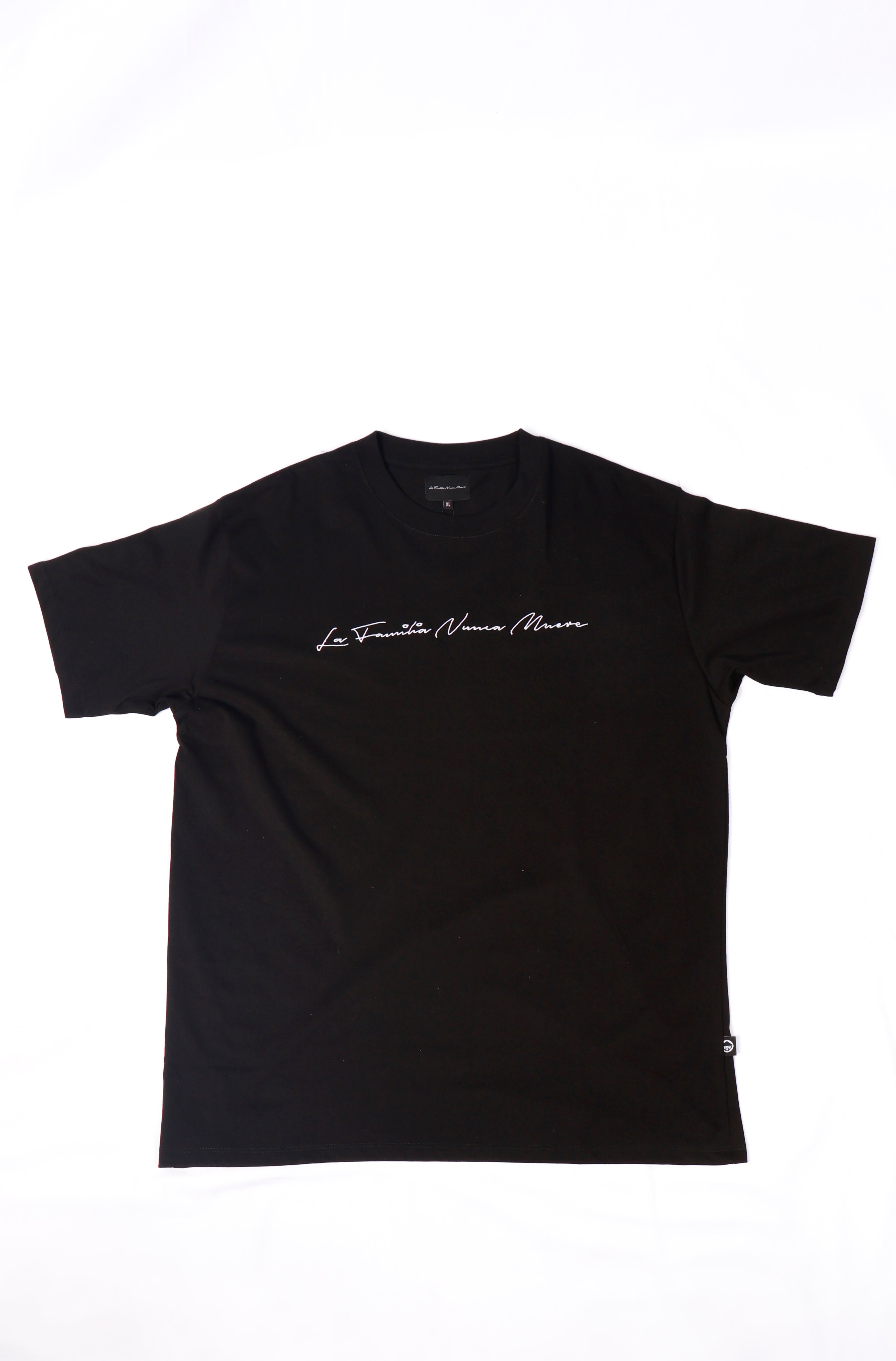 La Familia Nunca Muere Official T-Shirt
